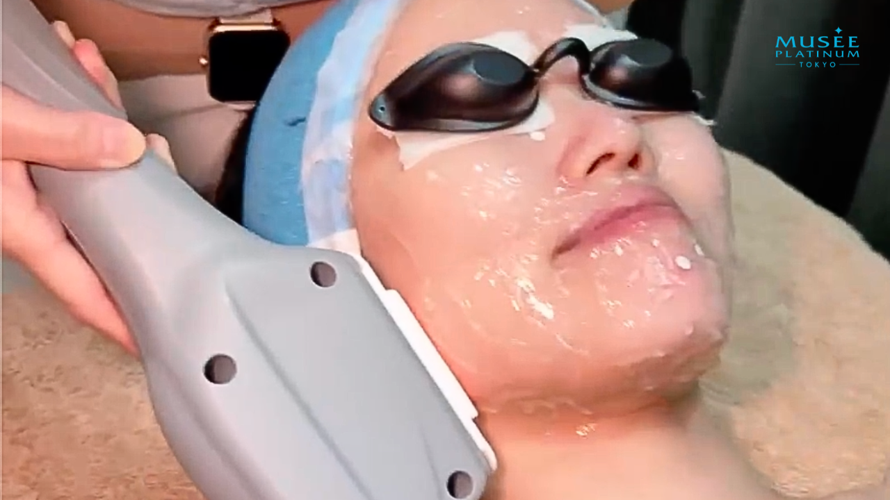 A woman is doing Musee Platinum Tokyo's S.S.C. Hair Removal